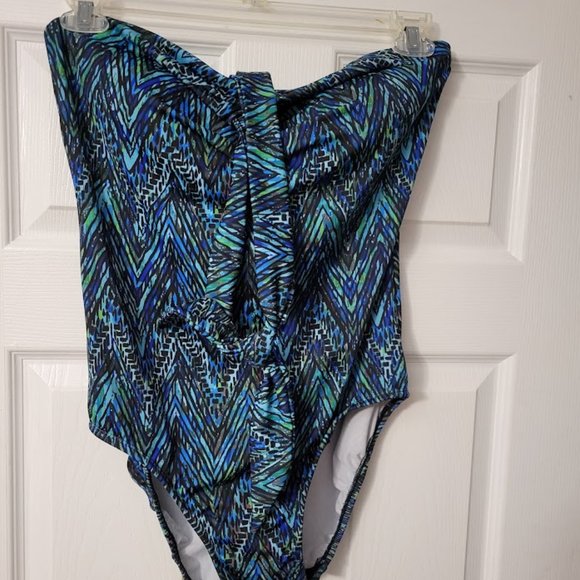 Pretty one-piece bandeau swimsuit Size 16 NWOT‎ - Picture 1 of 6